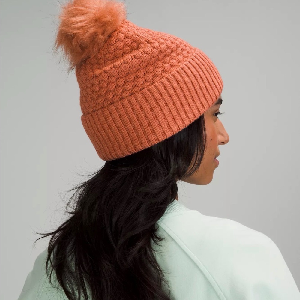 Lululemon Athletica Bubble Knit Pom Beanie